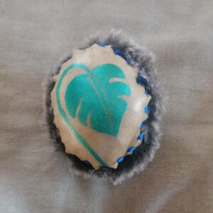 Hochet oeuf monstera